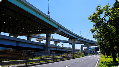 年12回、業界断トツの更新頻度。常に新鮮な地図を利用可能!
